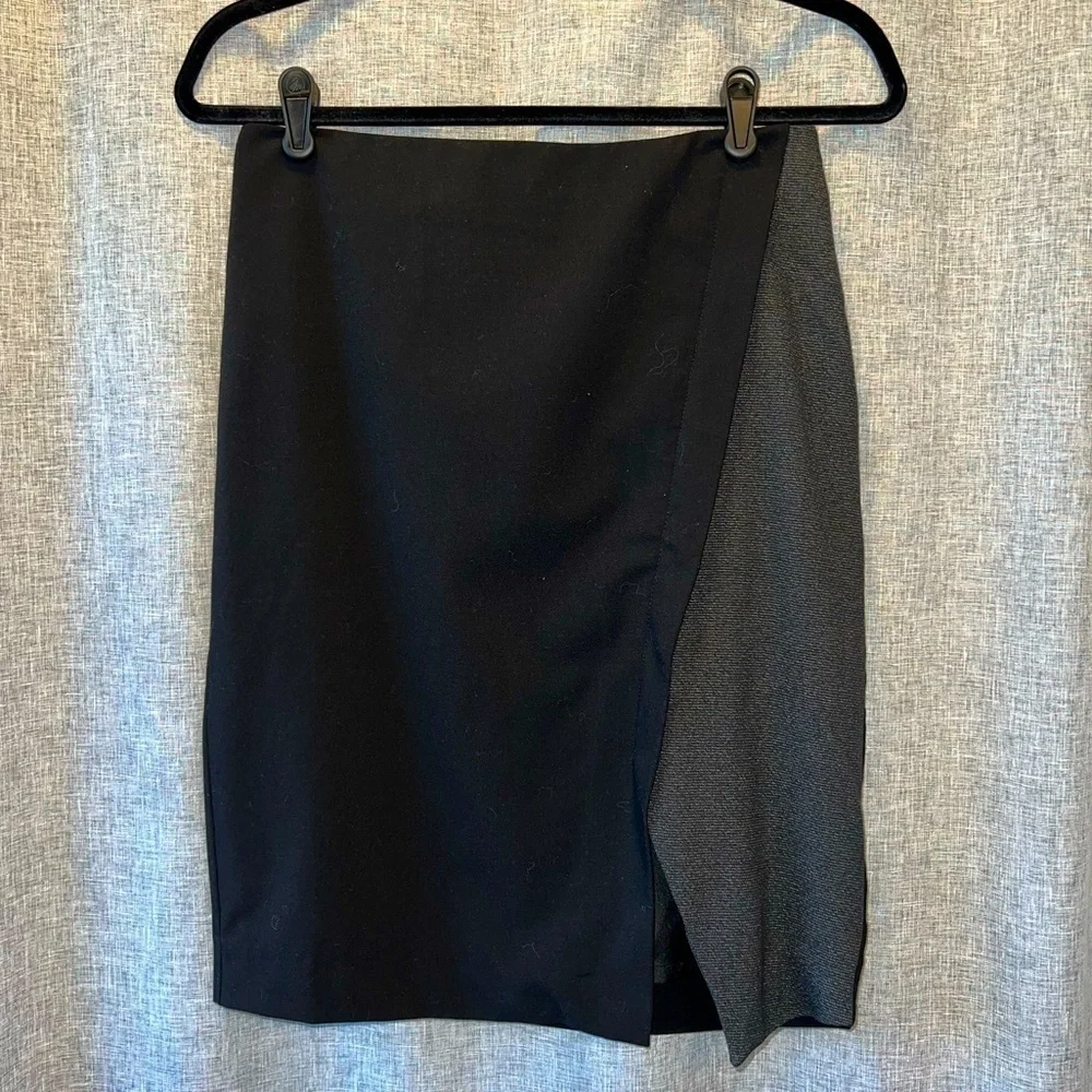 𝅺The Limited Pencil Skirt size 4